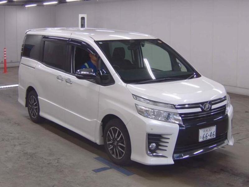 TOYOTA VOXY
