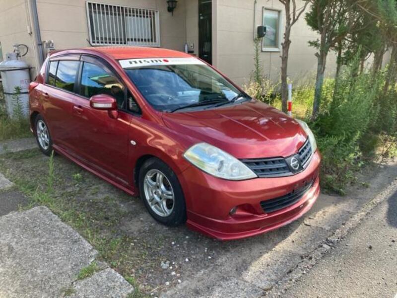 NISSAN TIIDA