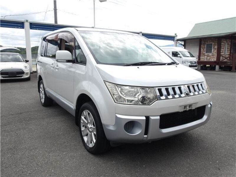 MITSUBISHI DELICA D5