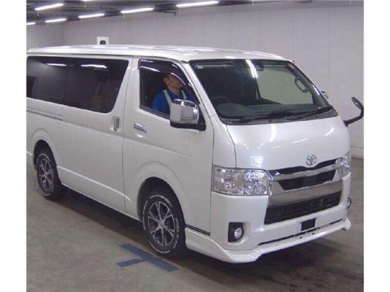 TOYOTA HIACE VAN