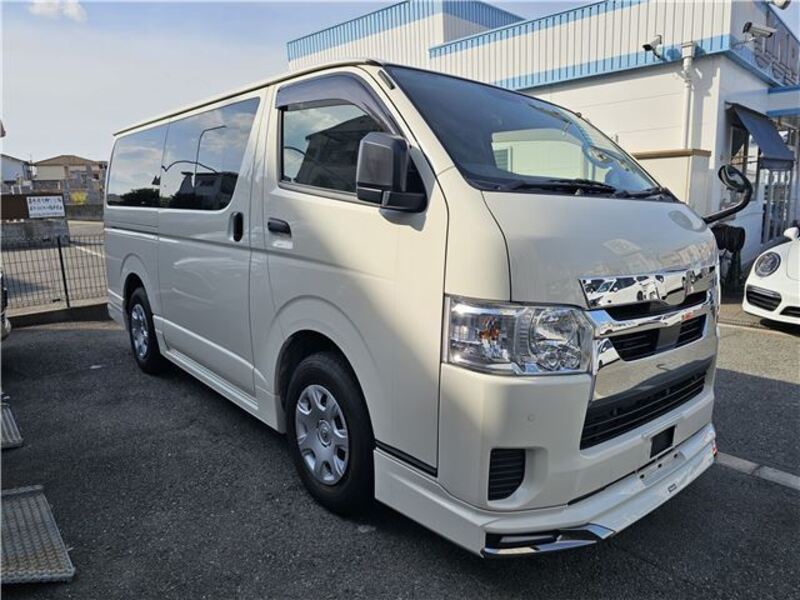 TOYOTA HIACE VAN