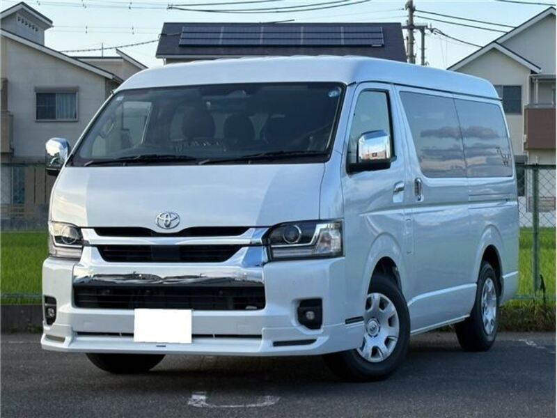 TOYOTA HIACE