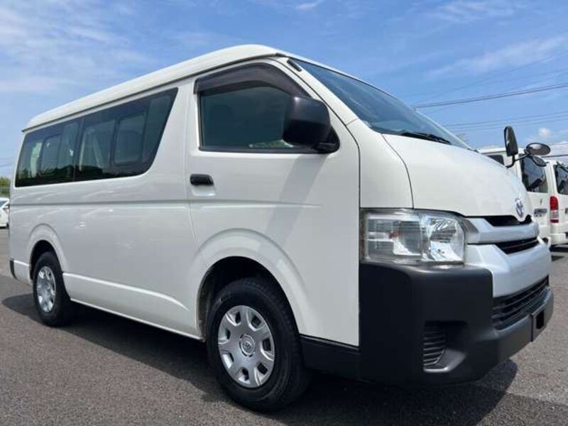 TOYOTA HIACE