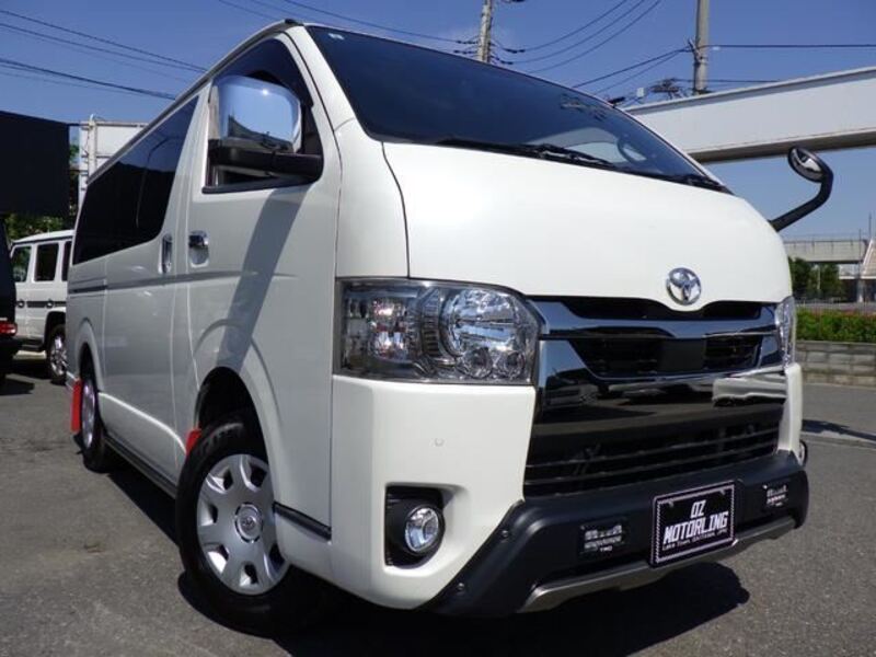TOYOTA HIACE VAN