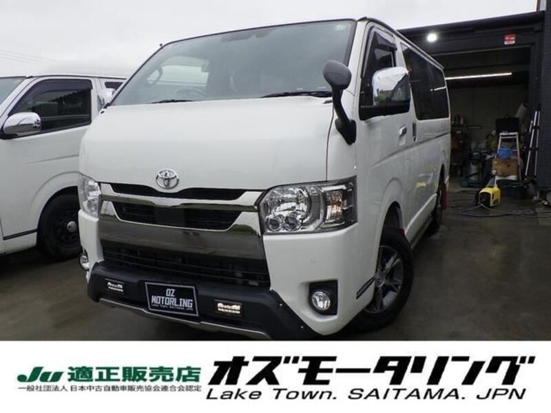 TOYOTA HIACE VAN