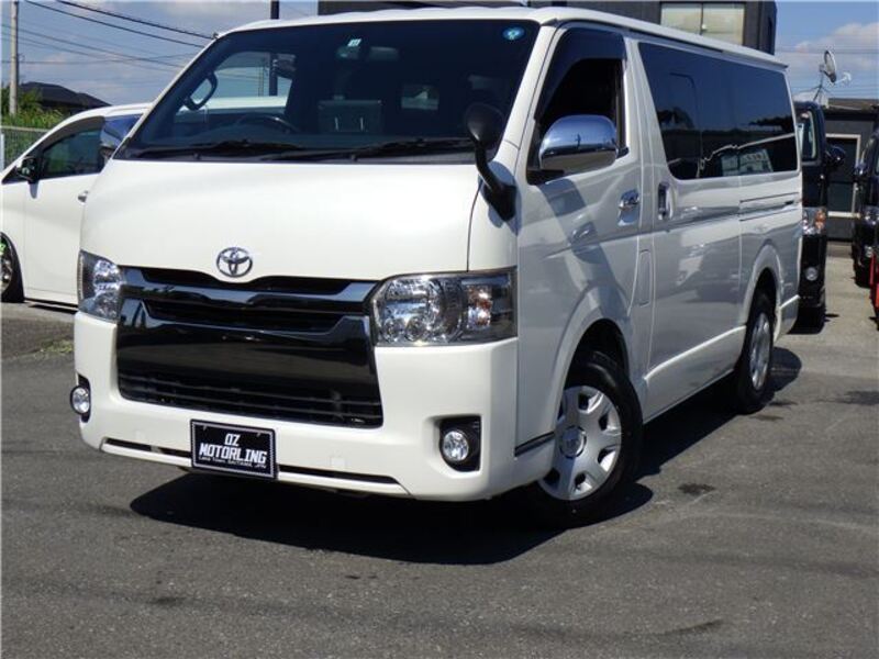 TOYOTA HIACE VAN