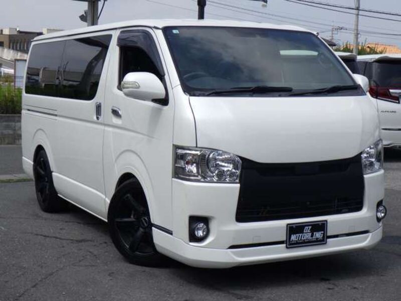 TOYOTA HIACE VAN