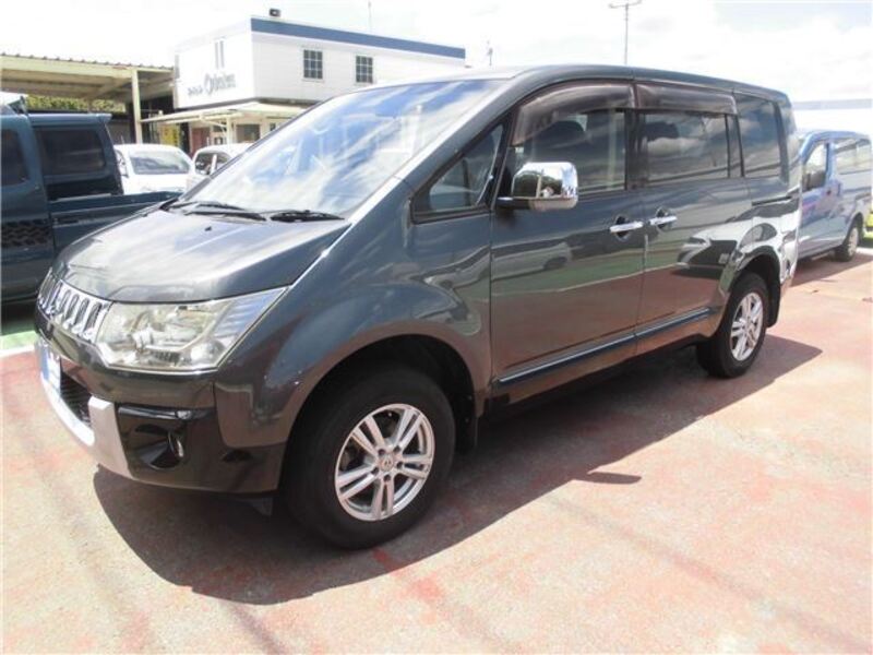 MITSUBISHI DELICA D5