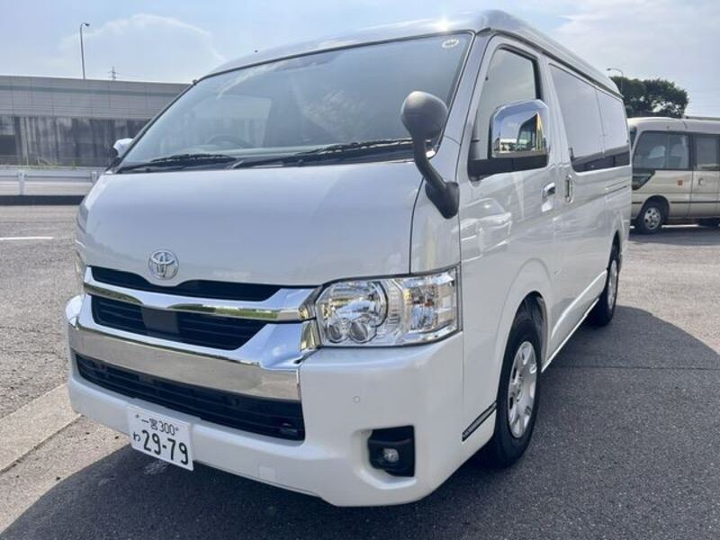 TOYOTA HIACE