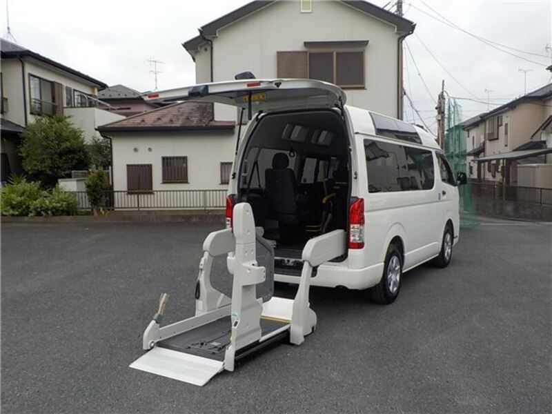 TOYOTA HIACE