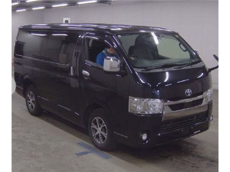 TOYOTA HIACE VAN