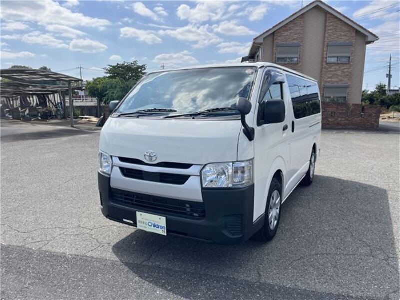 TOYOTA HIACE VAN