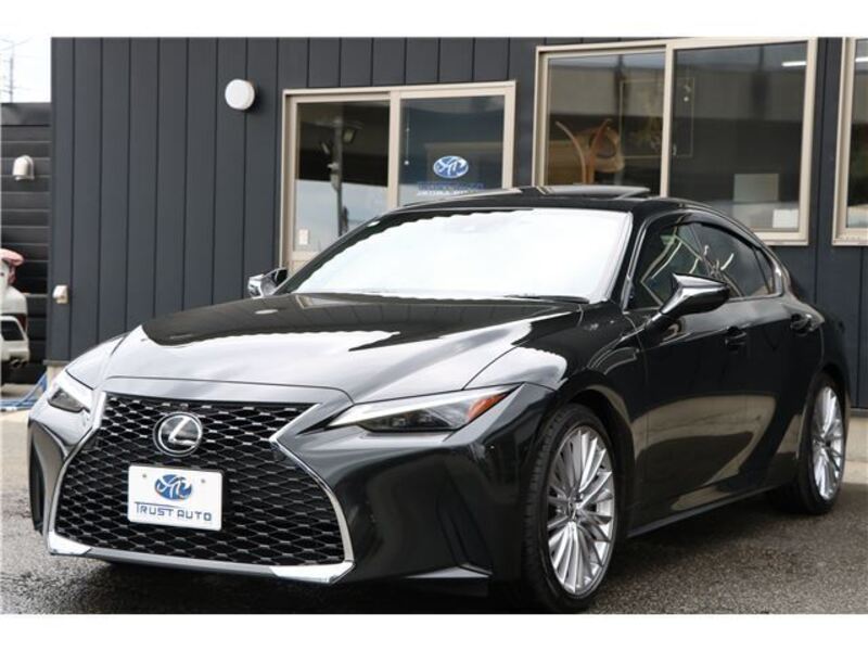 LEXUS IS