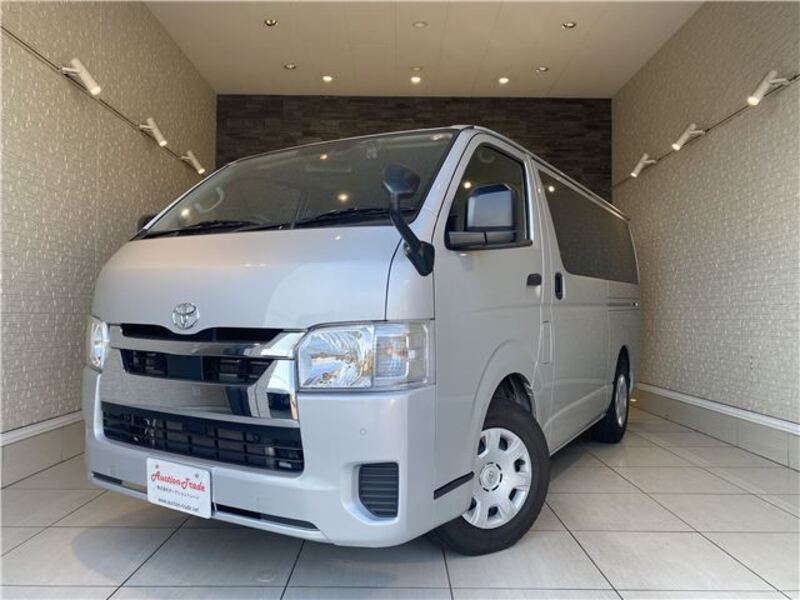 TOYOTA HIACE