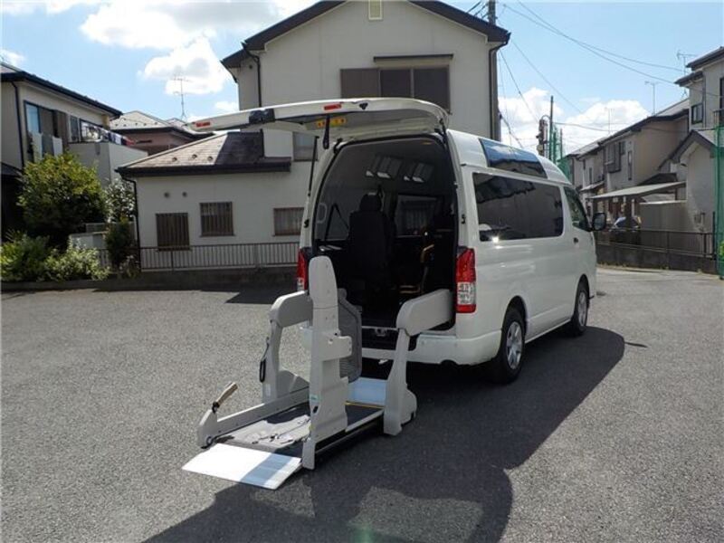 TOYOTA HIACE