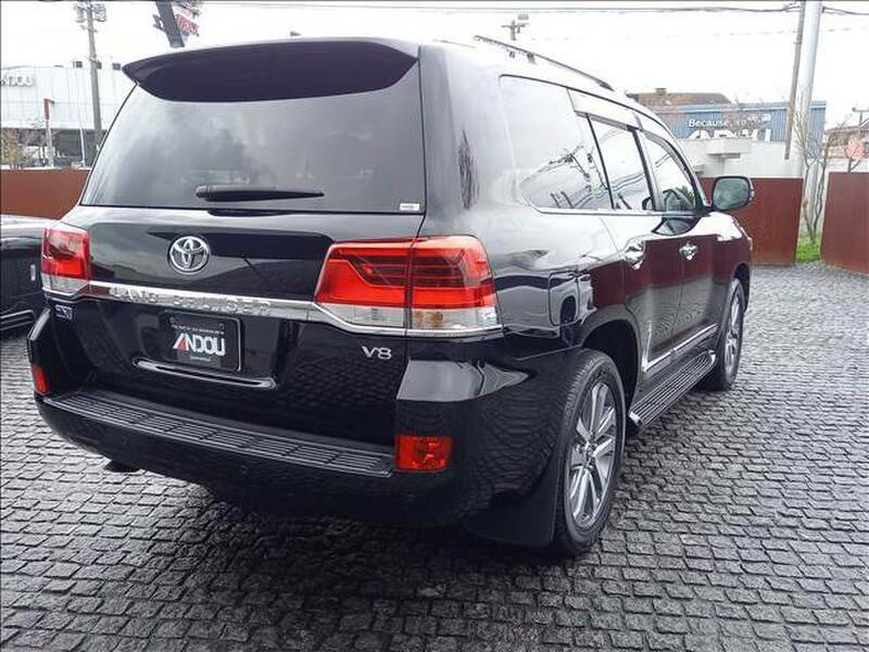 LAND CRUISER