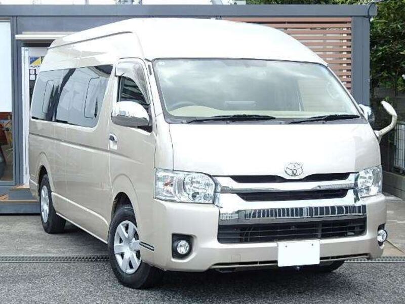 TOYOTA HIACE VAN
