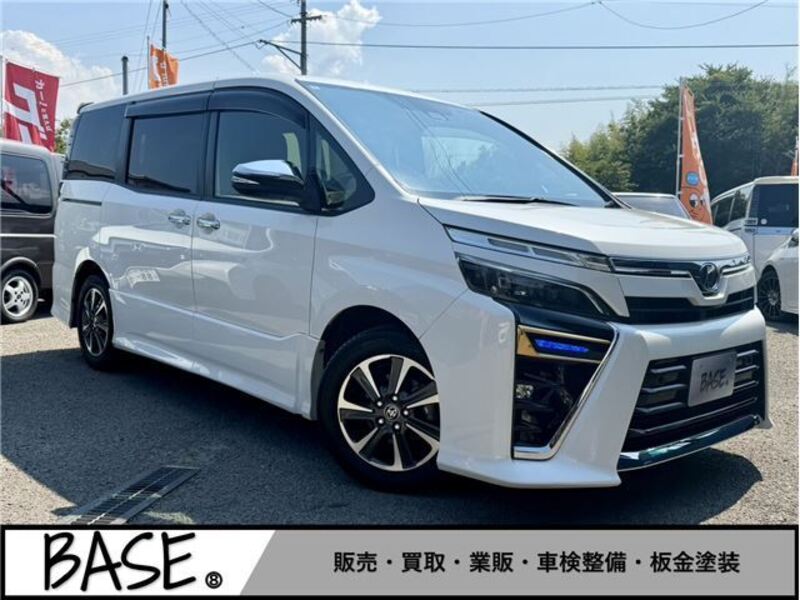 TOYOTA VOXY