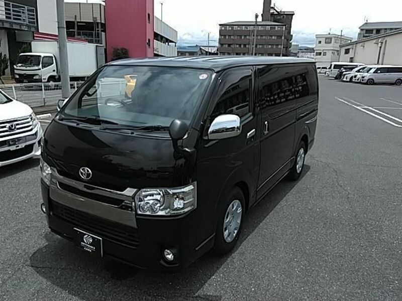 TOYOTA HIACE