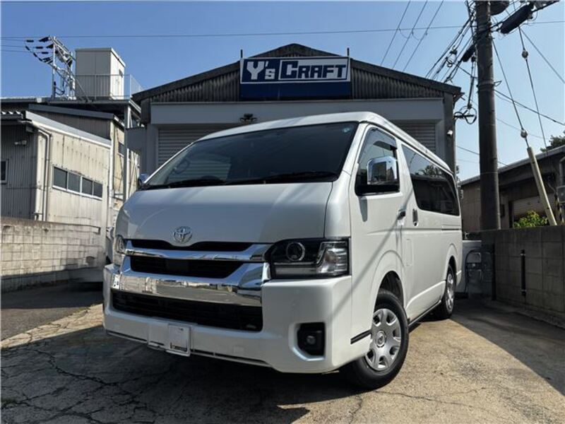 TOYOTA HIACE