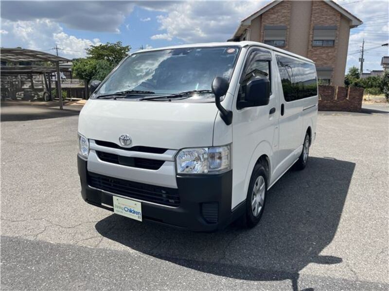 TOYOTA HIACE VAN