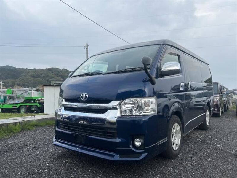 TOYOTA HIACE