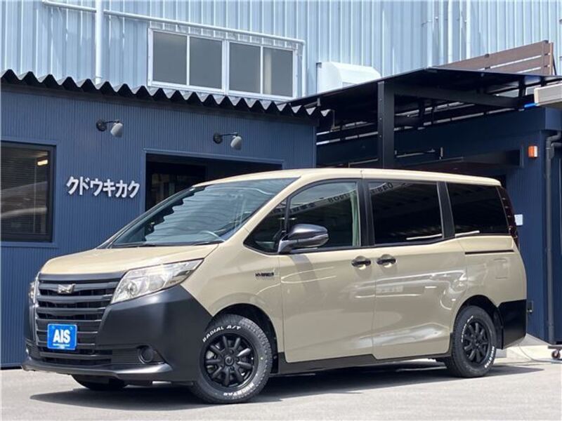 TOYOTA NOAH