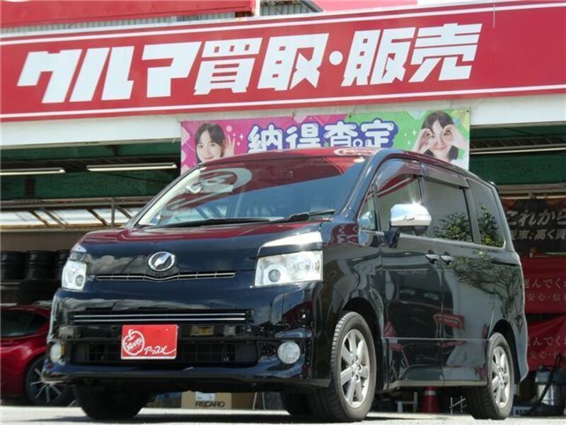 TOYOTA VOXY