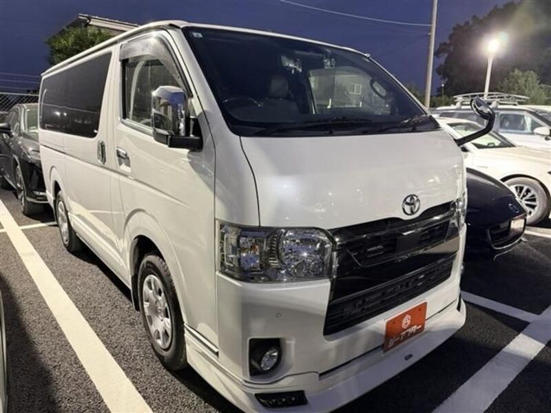 TOYOTA HIACE