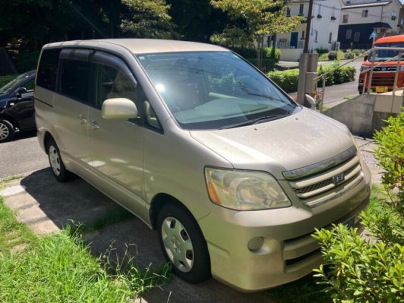 TOYOTA NOAH