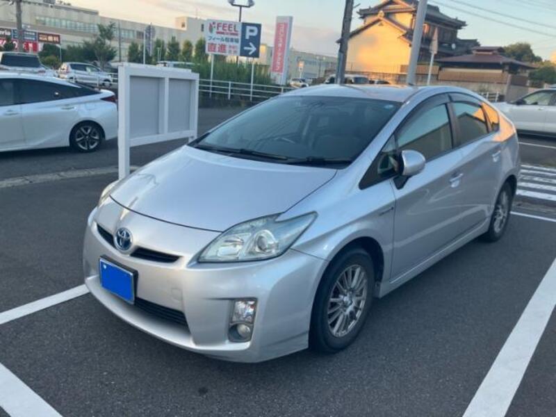 TOYOTA PRIUS