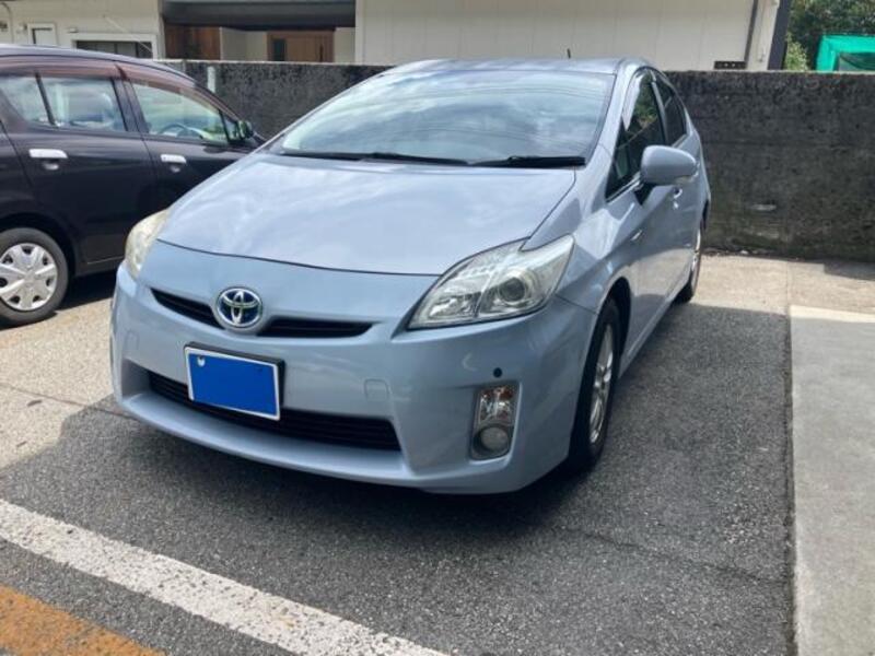 TOYOTA PRIUS