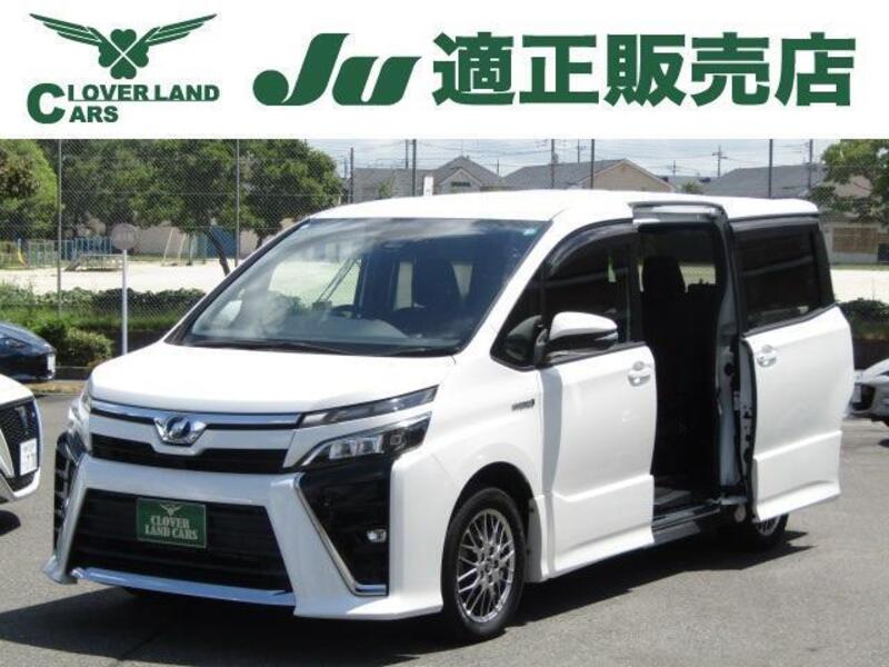 TOYOTA VOXY