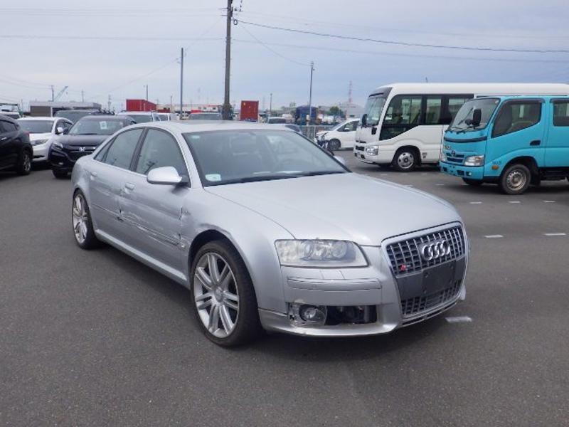 AUDI S8