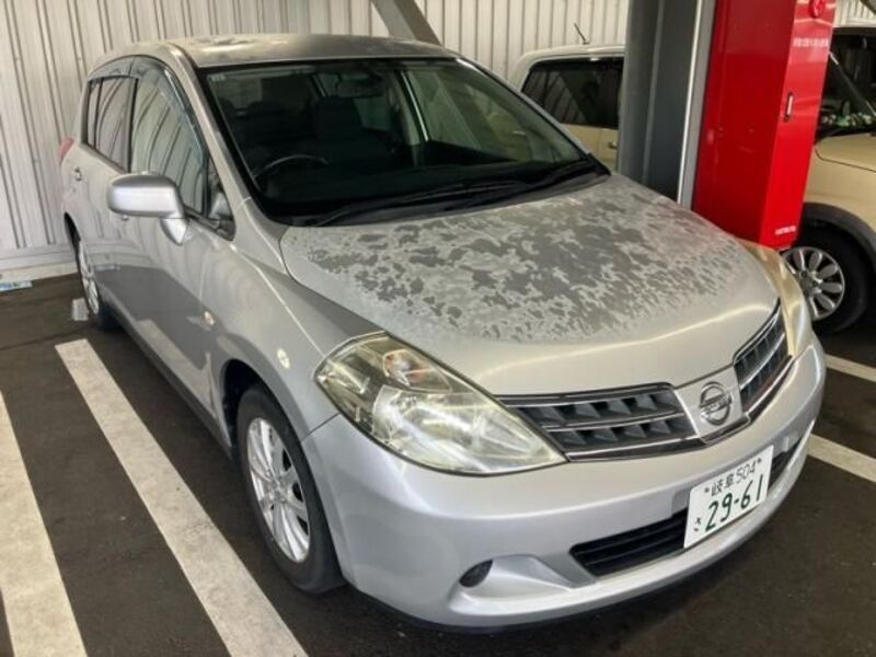NISSAN TIIDA