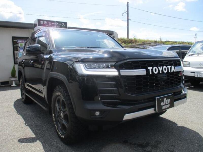 TOYOTA LAND CRUISER