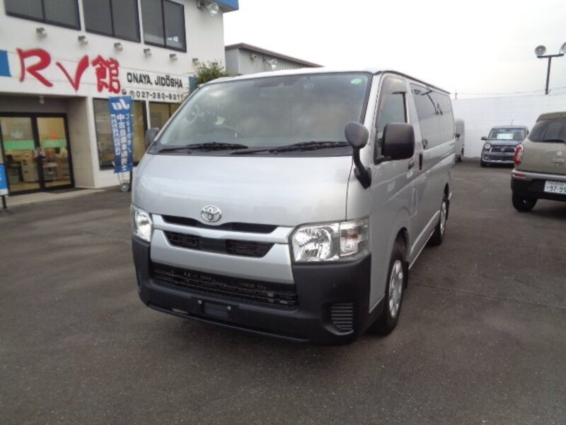 TOYOTA HIACE VAN