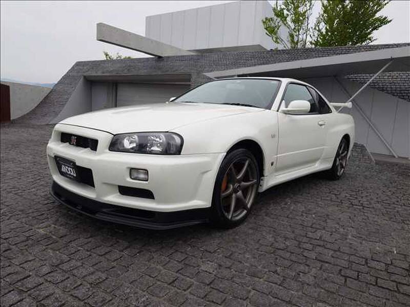 NISSAN SKYLINE