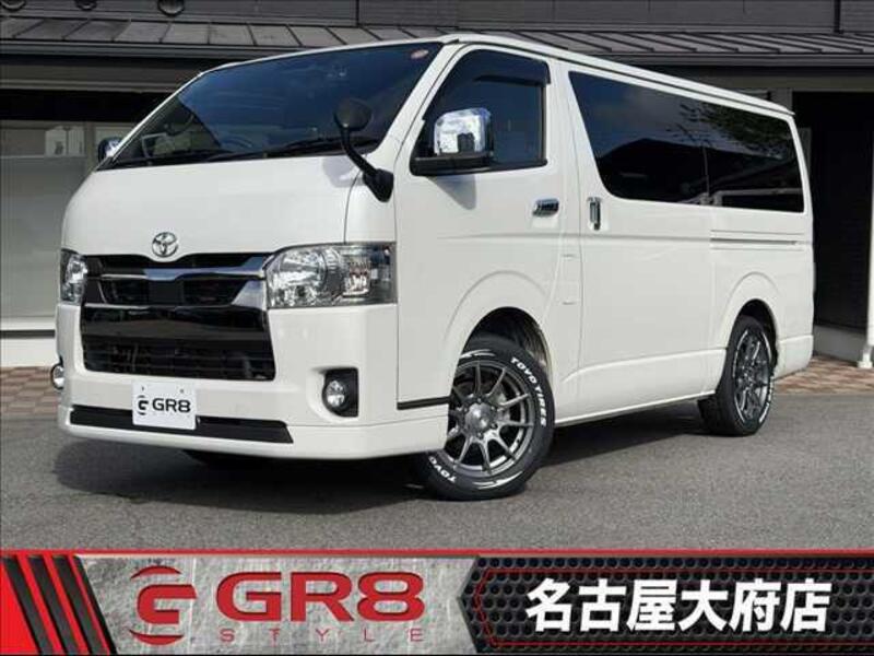 TOYOTA HIACE VAN