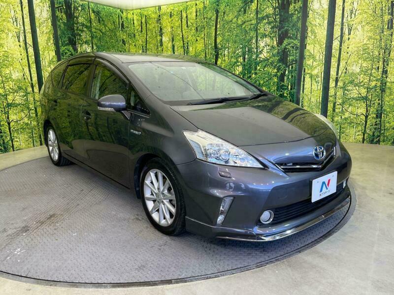 PRIUS ALPHA-51