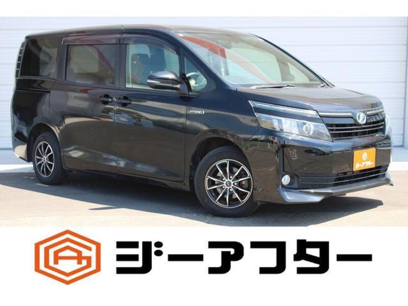 TOYOTA VOXY