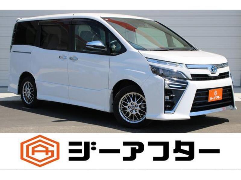 TOYOTA VOXY