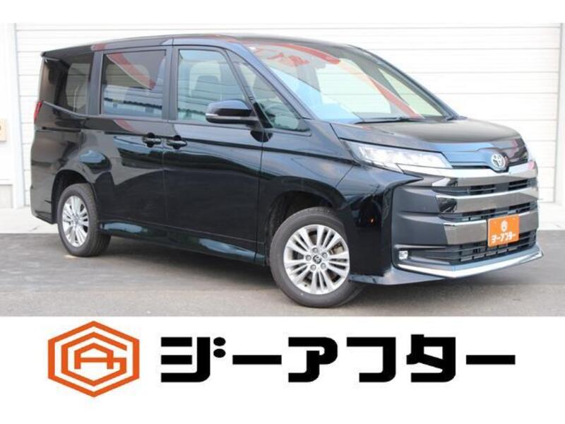 TOYOTA NOAH