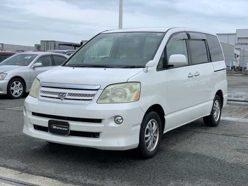 TOYOTA NOAH