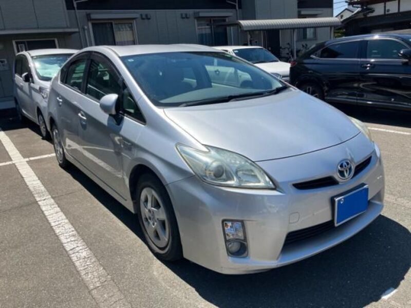 TOYOTA PRIUS