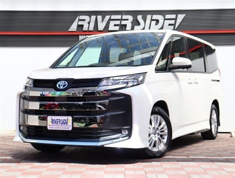 TOYOTA NOAH