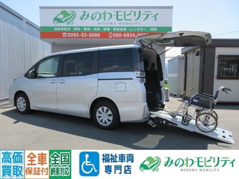 TOYOTA VOXY
