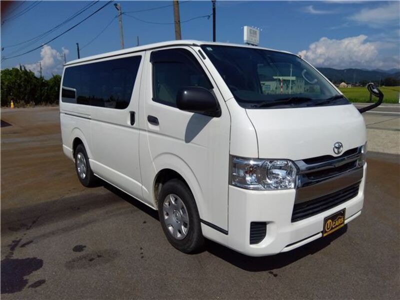 TOYOTA HIACE VAN