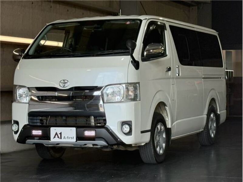TOYOTA HIACE