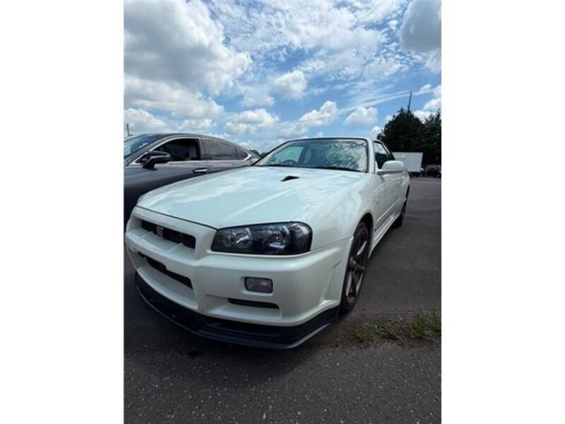 NISSAN SKYLINE